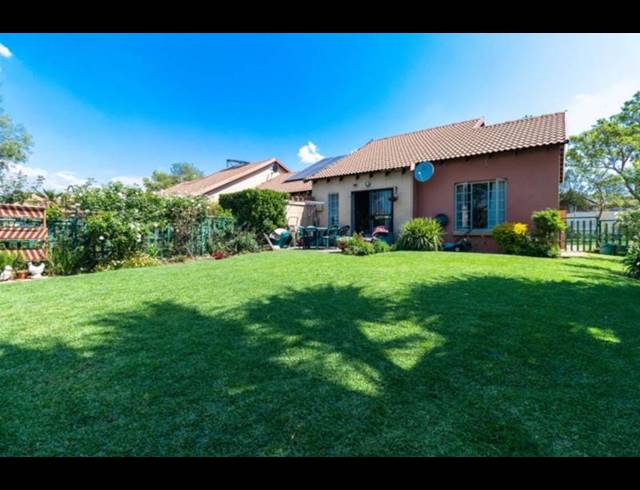 3 BEDROOM TOWNHOUSE FOR SALE IN ILLIONDALE